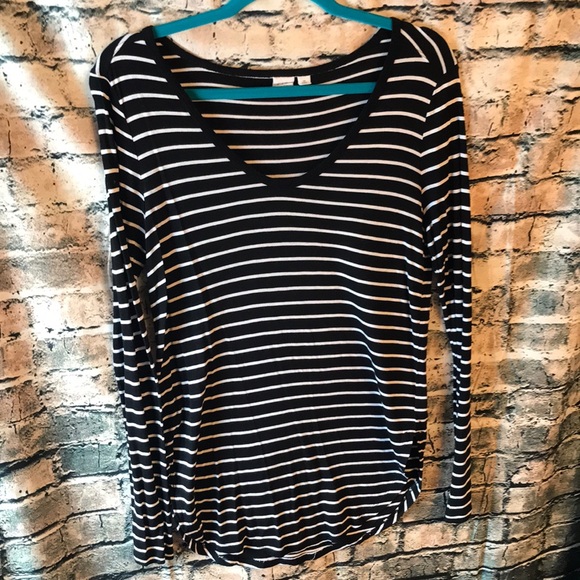 ❄️4 for $10❄️ Women’s Gap light weight layering top size XS - Picture 2 of 7